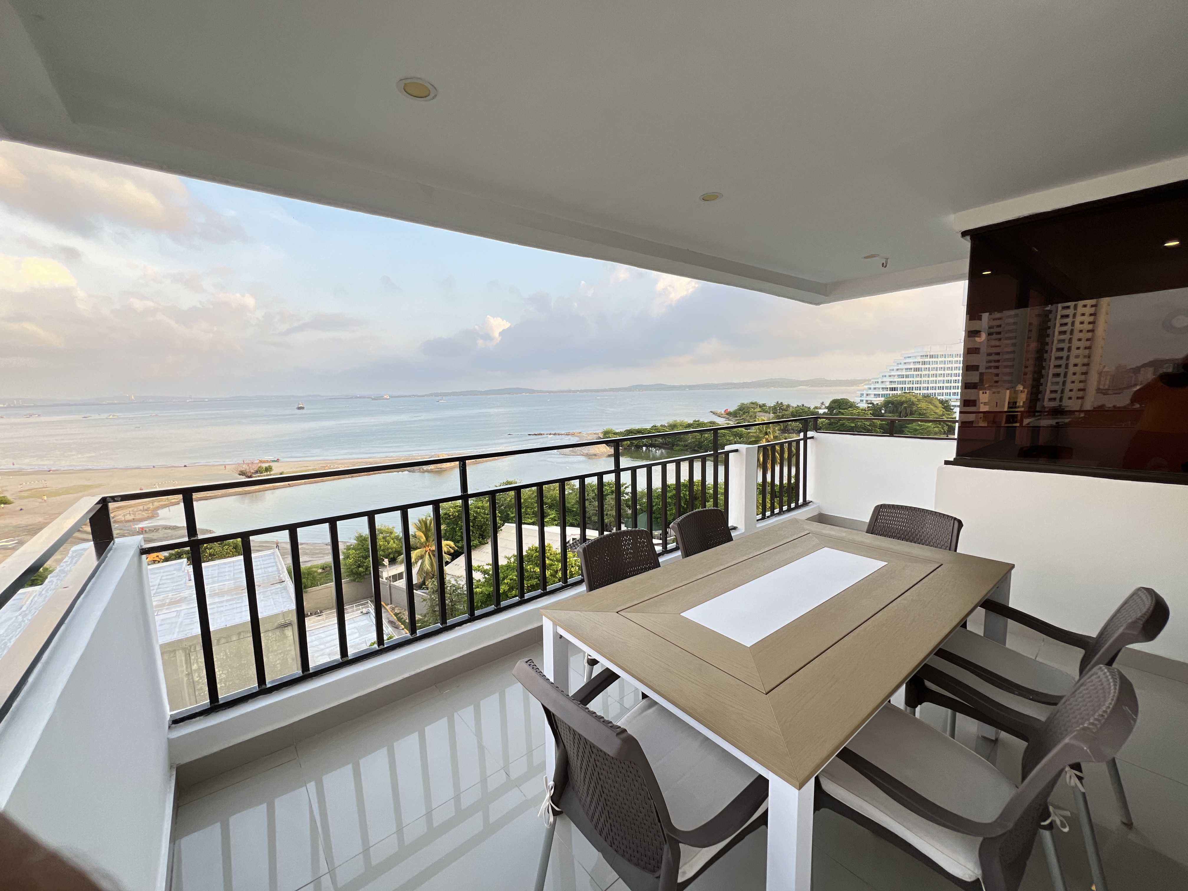 APARTAMENTO EN BOCAGRANDE EDIFICIO IPANEMA - Imagen 2